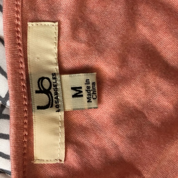 V-neck floral trim tank top - Picture 3 of 8